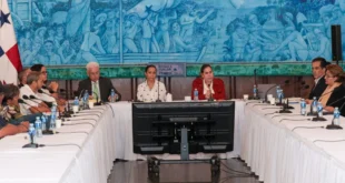 Reunión de gremios de jubilados y gobierno en el Palacio de Las Garzas
