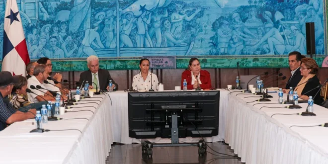 Reunión de gremios de jubilados y gobierno en el Palacio de Las Garzas