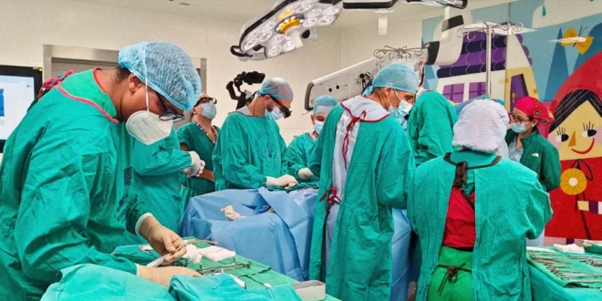 Hito médico en la Ciudad de la Salud mediante microcirugía de reconstrucción ósea pediátrica