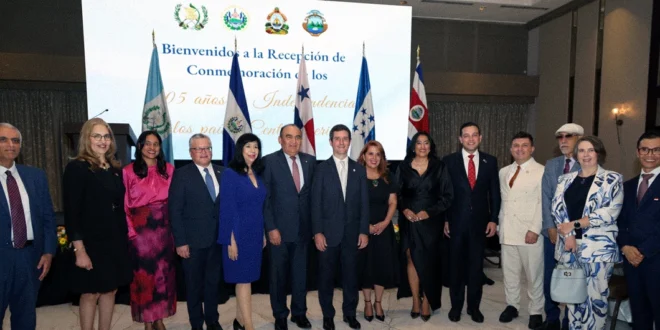 Acto oficial en Panamá por el aniversario de la independencia de América Central