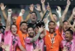 Lionel Messi celebrando la victoria con la camiseta rosa del Inter Miami