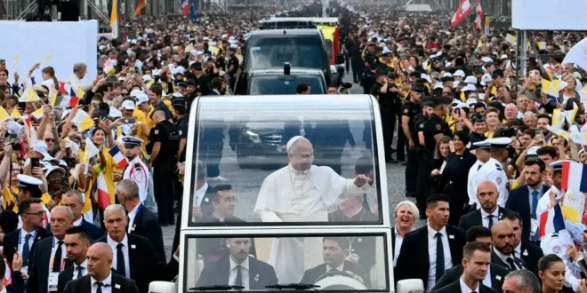 La histórica visita del papa León XIV a París y su masiva misa en los Campos Elíseos