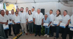 Presidente Mulino durante la entrega de órdenes de proceder para plantas potabilizadoras en Azuero