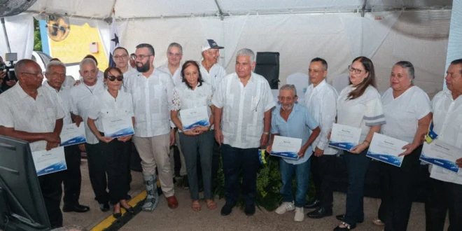 Presidente Mulino durante la entrega de órdenes de proceder para plantas potabilizadoras en Azuero