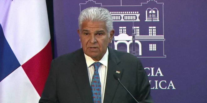 Presidente Mulino en conferencia de prensa explicando las cifras de empleo del INEC en Panamá