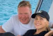 Ronald Koeman junto a su esposa Bartina
