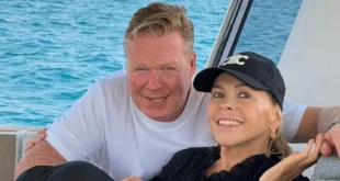 Ronald Koeman junto a su esposa Bartina