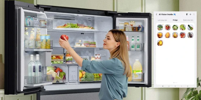 Refrigerador inteligente Samsung Bespoke AI con pantalla integrada en una cocina moderna