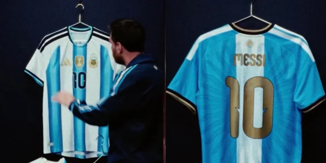 Camiseta conmemorativa de la selección argentina con detalles dorados para el último partido de Messi