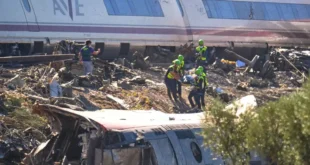 Zona del accidente ferroviario en la provincia de Toledo con servicios de emergencia trabajando.