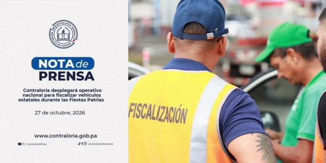 Inspectores de la Contraloría revisando vehículos oficiales en un operativo de control.