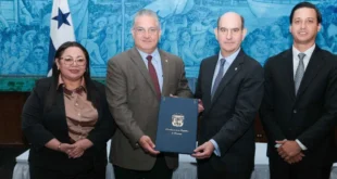 Firma del convenio interinstitucional en el Palacio de Las Garzas