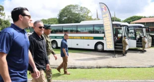 Entrega oficial de autobuses de Estados Unidos a SENAFRONT en Panamá