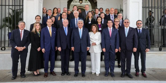 Reunión Estratégica País del Foro Económico Mundial en el Palacio de Las Garzas con el presidente José Raúl Mulino.