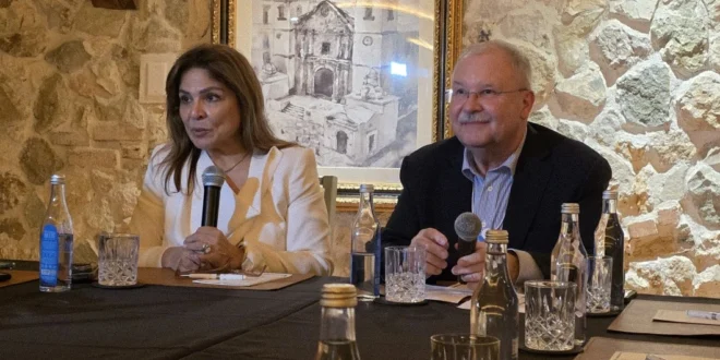 Reunión del Foro Económico Mundial evaluando la economía de Panamá