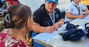 Personal de salud del Minsa atendiendo a familias afectadas por el sismo en comunidades de Veraguas