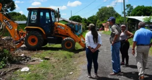 Ministro del Miviot inspeccionando terrenos en Chigoré, Penonomé