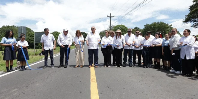 El presidente José Raúl Mulino durante la entrega oficial de carreteras en el distrito de Alanje, provincia de Chiriquí.