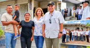 Entrega de vivienda a la familia Samaniego por el presidente José Raúl Mulino en Herrera