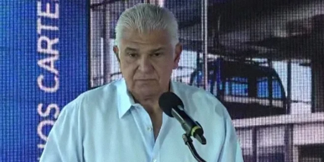 Presidente José Raúl Mulino entregando la orden de proceder para el teleférico en San Miguelito