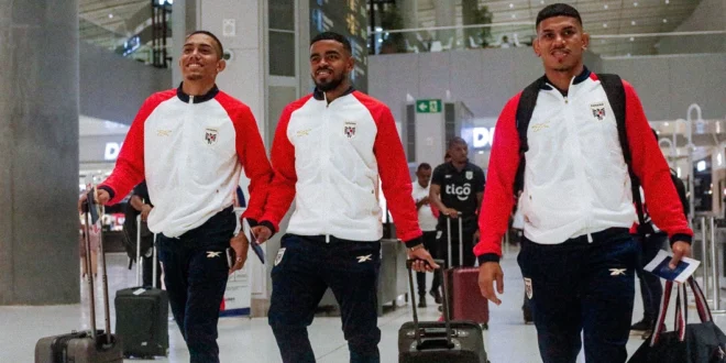 Selección de Panamá de futsal llegando al Polideportivo Alexis Argüello