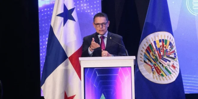 Ministro de Seguridad de Panamá interviniendo en el Cyber Americas Forum sobre ciberseguridad regional