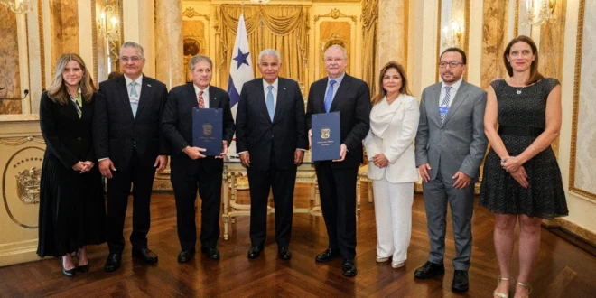 Firma del memorando de entendimiento entre Panamá y el Foro Económico Mundial en el Palacio de Las Garzas.