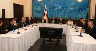 El presidente José Raúl Mulino durante el encuentro con directores ejecutivos internacionales en Panamá.