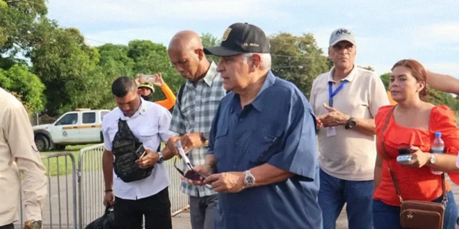 Visita del presidente José Raúl Mulino a las zonas afectadas por el terremoto de magnitud 7,5 en Panamá
