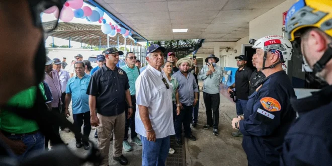 Visita del presidente Mulino a damnificados por sismo en Las Minas y Pesé