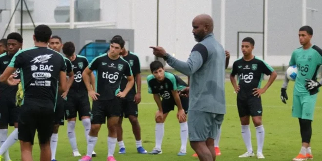 Selección Sub-17 de Panamá entrenando en el CAR de Pandeportes